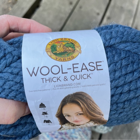 Lion Brand Wool-Ease Thick & Quick Yarn : 2 & 1 Other Unknown Yarn - Picture 4 of 12